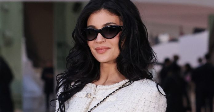 MixCollage-24-Feb-2025-12-39-PM-9213.jpg Kylie Jenner no se unió a Timothée Chalamet para los premios SAG 2025