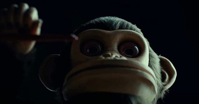 Who-Dies-in-The-Monkey-Ending-Explained.jpg ¿Quién muere en el mono? Final explicado