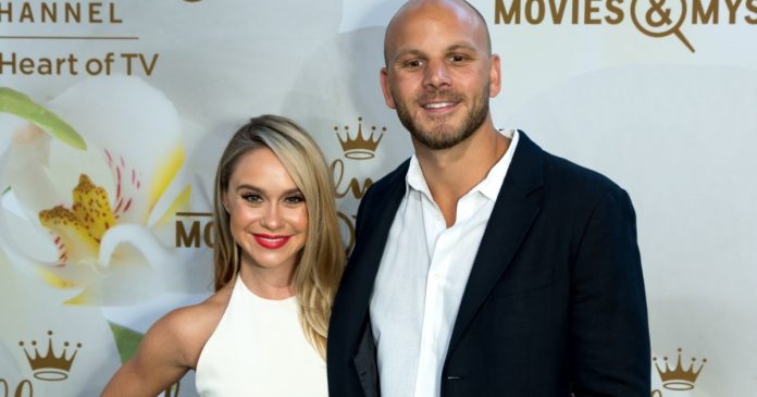 MixCollage-30-May-2025-10-37-AM-2358.jpg ¿Quién es el esposo de Becca Tobin? Job de Zach Martin y niños