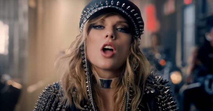 What-Did-Nikki-Glaser-Say-About-Taylor-Swift-During-AMAs-2025.jpg ¿Qué dijo Nikki Glaser sobre Taylor Swift durante AMAS 2025?