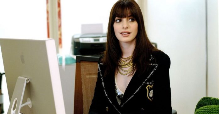 Anne-Hathaway.jpg Aquí está la edad que tenía Anne Hathaway en el diablo Wears Prada