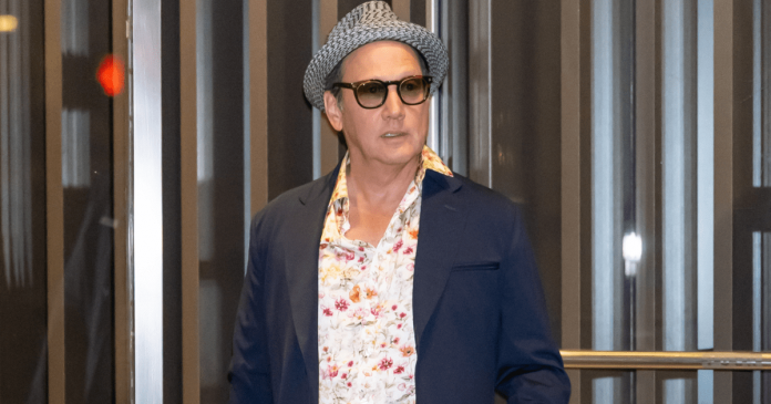 Evolve-Images-2026-03-30T233120.559.png Rob Schneider quiere que se restablezca el servicio militar obligatorio para los