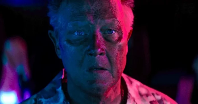 Untitled-design-2026-03-30T140259.351.jpg Robert Patrick de Peacemaker habla de estar dispuesto a avergonzarse en la nueva comedia de terror Mermaid | Entrevista