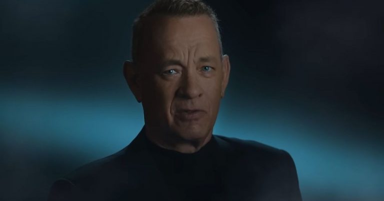 Tom Hanks explica por qué sigue haciendo proyectos de la Segunda Guerra Mundial 28 años después de salvar al soldado Ryan Tom Hanks explica por qué sigue haciendo proyectos de la Segunda Guerra Mundial 28 años después de salvar al soldado Ryan