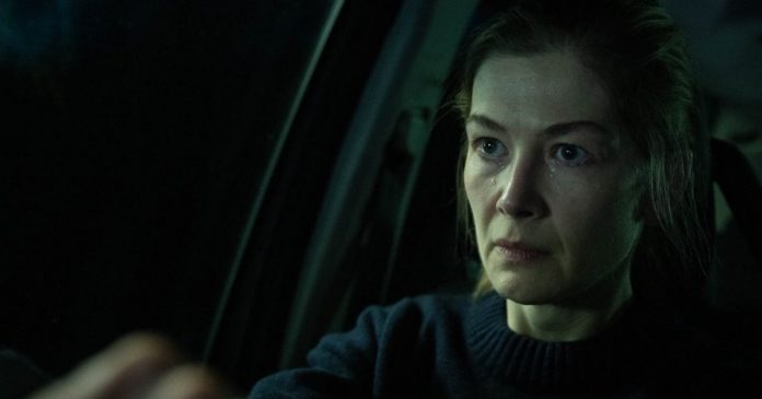 Hulu agrega hoy la impactante película de terror de Rosamund Pike y Matthew Rhys
