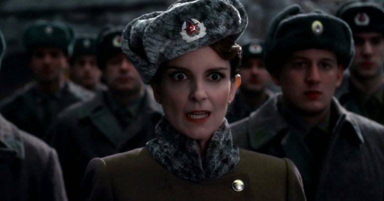 La versión ampliada de la querida película de Tina Fey llega hoy a Disney+
